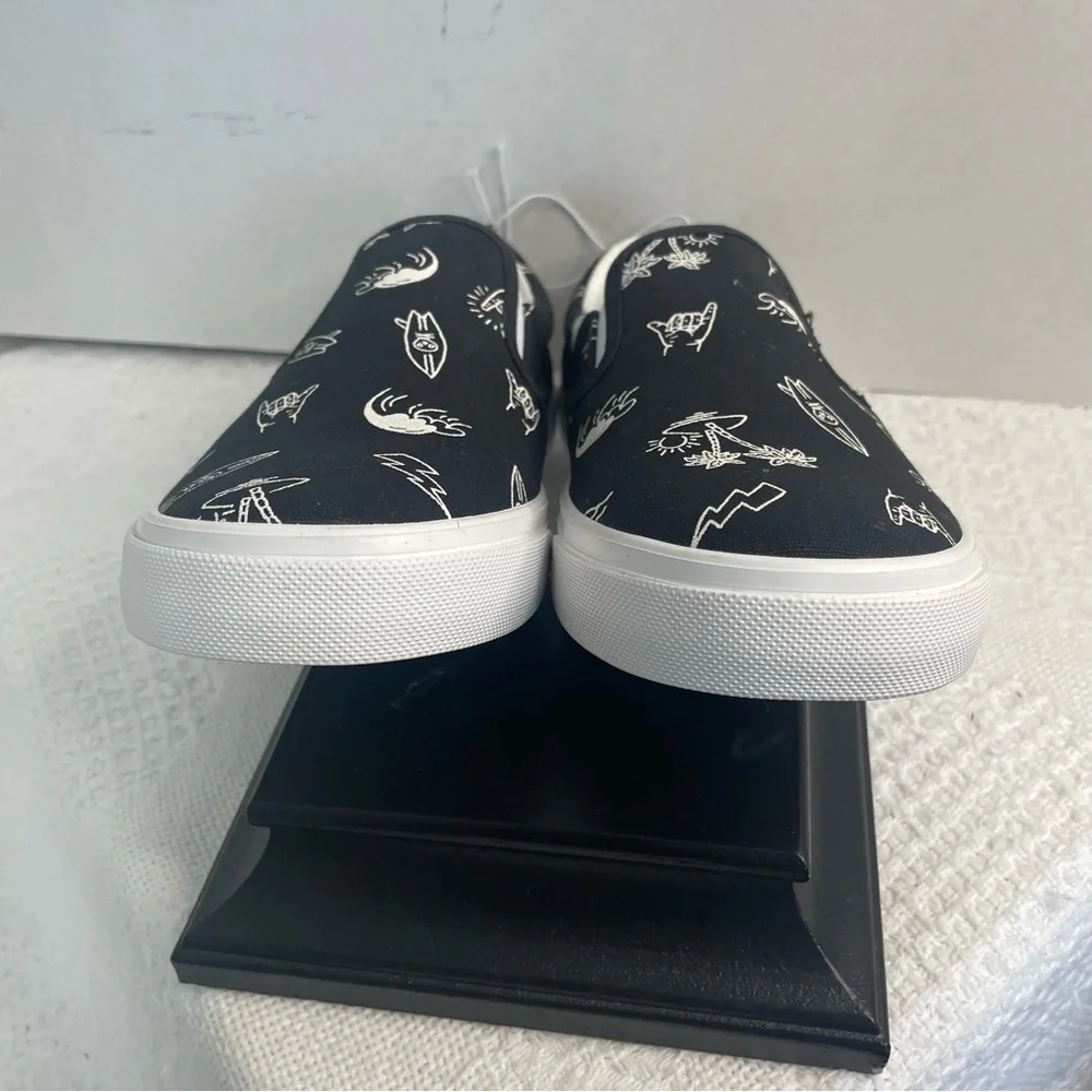 Old Navy Black and White Slip-On Shoes~ Size 5~‎ Summertime